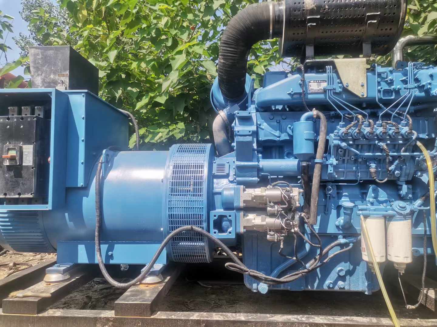 东港详细说明降低 800kW 柴油发电机输出电流波动的方法