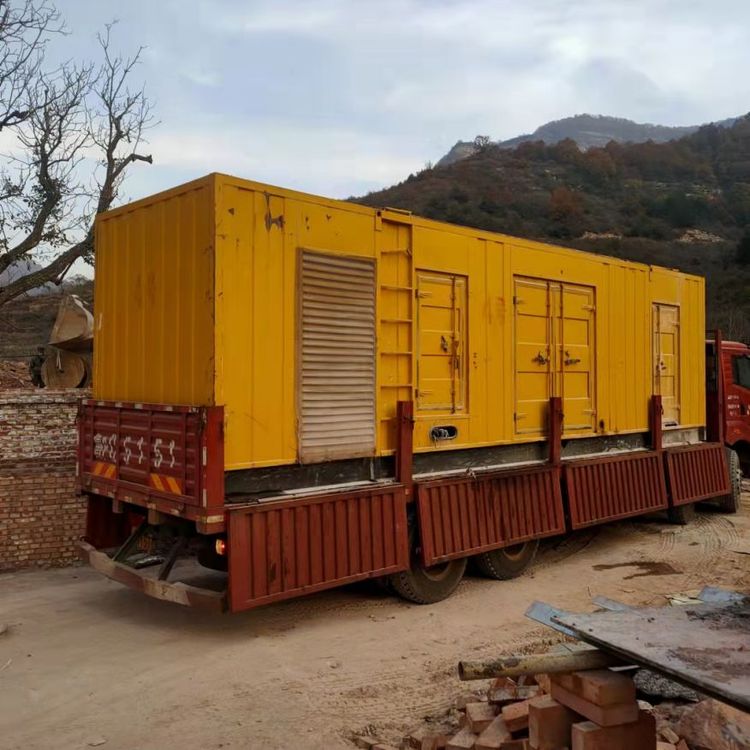 东港200kW 发电机组在带电阻性负载时，输出功率会受到哪些因素的影响？