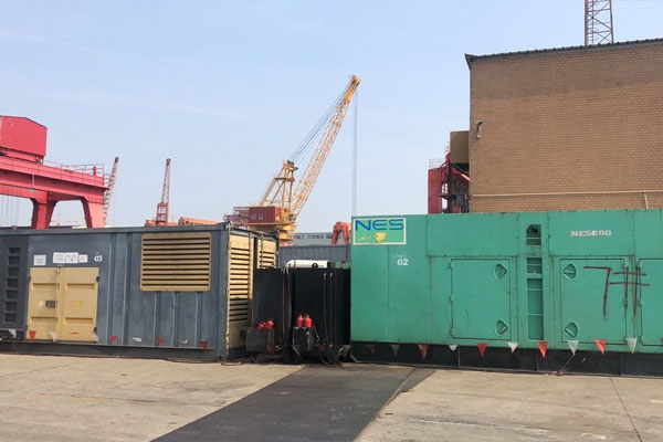 东港发电机出租空气滤清器的清洁频率是多少？